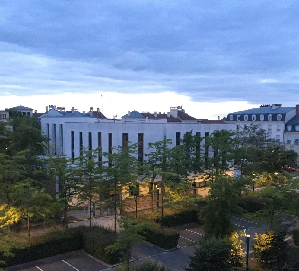 Family's Paris , 2 Parking Serris